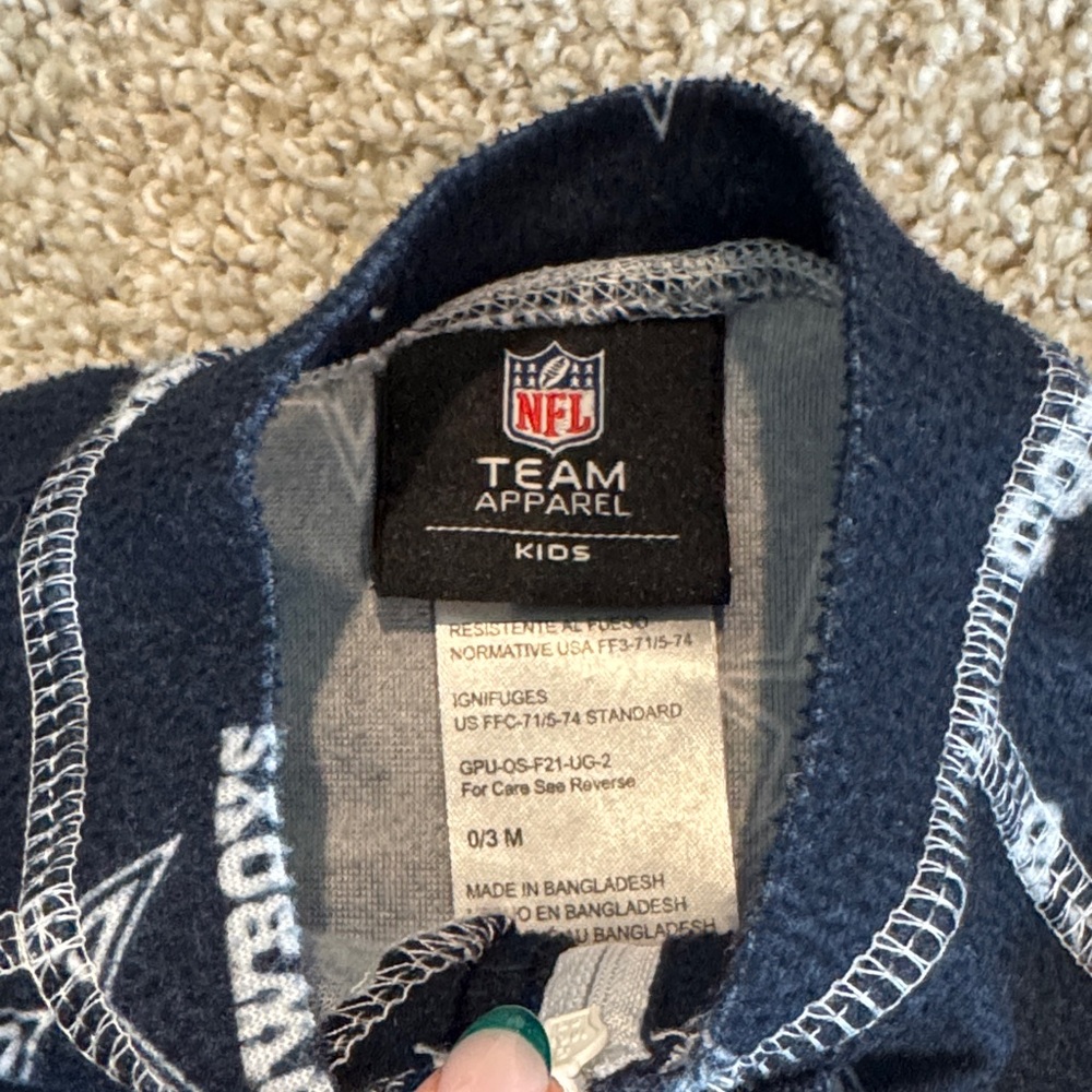 Dallas Cowboys Navy Footed Baby One-Piece Zip Footed Sleeper - Picture 2 of 3